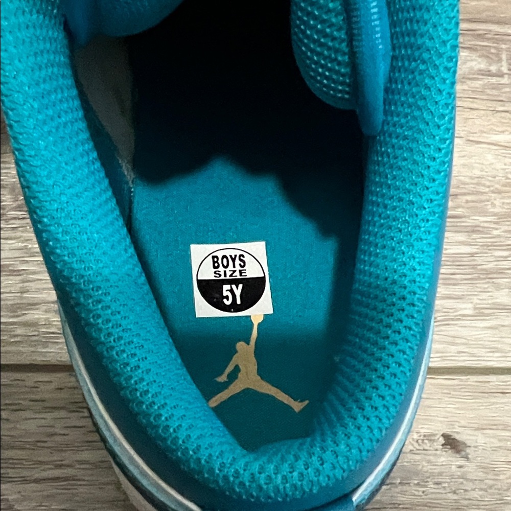 NWOT Nike Jordan 1 Low Aquatone (553560-174) Teal and White. Boys size 5Y - Picture 8 of 10